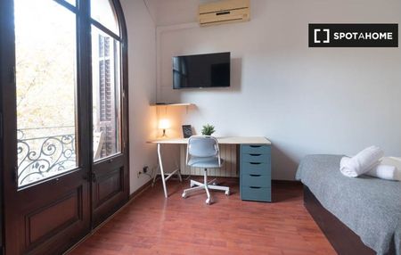 barcelona, Catalonia 08010 - Photo 5