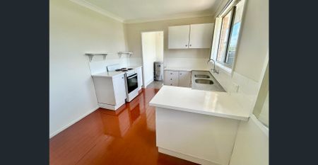 LOVELY HOME IN GREAT LOCATION! - Photo 4