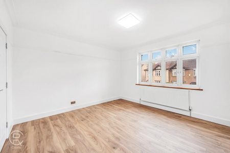 3 bedroom flat to rent - Photo 4