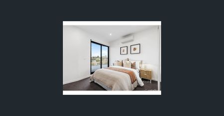 Modern Penthouse in Prime Location - Photo 3