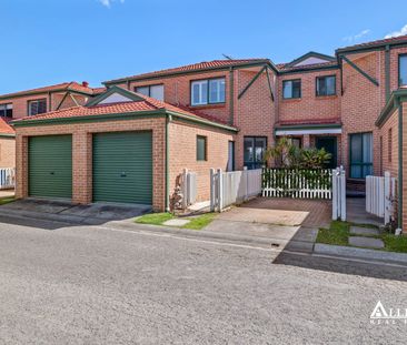 Cozy 2 bedroom Townhouse - Photo 1