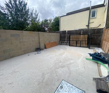 Room in a Shared House, Redriffe Road, E13 - Photo 5