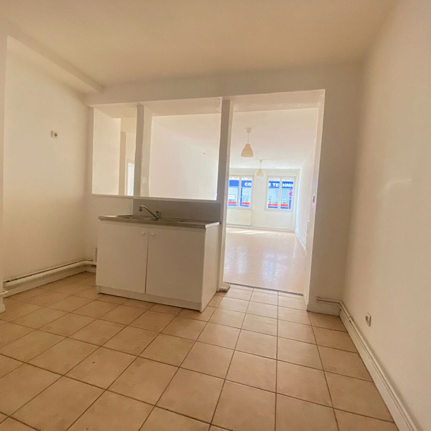 Location Appartement 2 pièces 73m² ELBEUF 76500 - Photo 1