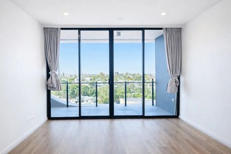 Stylish City Living with Stunning Views | $820 per week - Photo 2