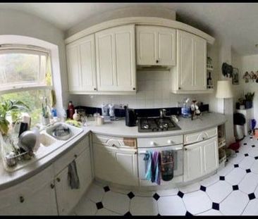 Room in a Shared House, London, SW17 - Photo 1