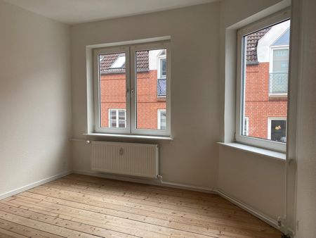 <b>BUDGETVENLIG 3-VÆRELSES LEJLIGHED I VEJGAARD </b> - Photo 3