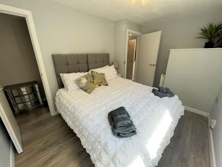 3 bedroom link detached house to rent - Photo 3