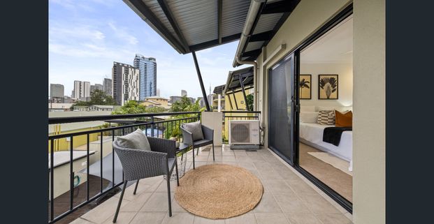 Outstanding Top Floor Furnished Apartment with City Views! - Photo 1