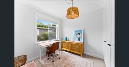 Beautifully Renovated, Light-Filled Two-Bedroom Apartment with Leafy Balcony - Photo 4