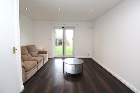 2 bedroom end of terrace house to rent - Photo 4