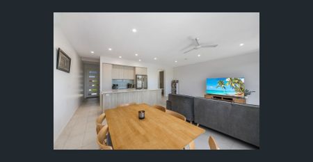 MODERN TOWNHOUSE IN QUIET COMPLEX - Photo 5