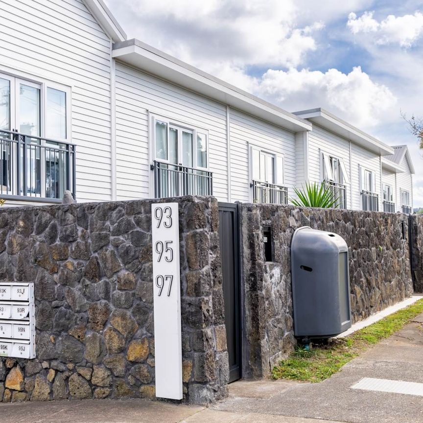 Sought after Terraced Townhouse - Photo 1