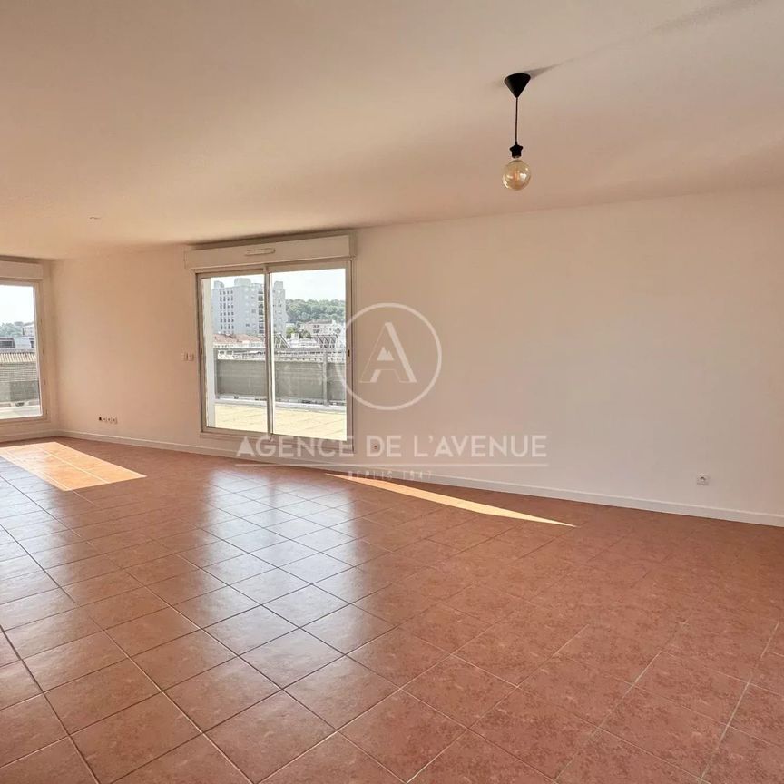 Location Appartement 4 pièces 92m² LA SEYNE SUR MER 83500 - Photo 1