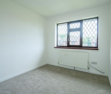 3 bedroom semi-detached to let - Photo 5