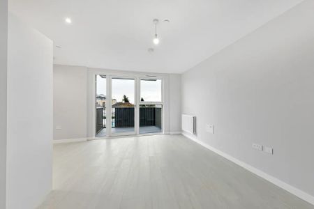 1 bedroom flat in 21 Perryfield Way - Photo 3