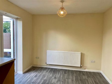 3 bedroom detached house to rent - Photo 2