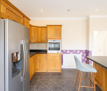4 bedroom end of terrace house to rent - Photo 5