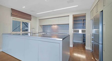 Luxury Living with Stunning Views in Remuera - Photo 3