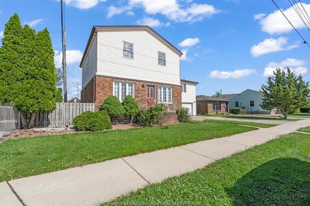 For Lease - 2416 MERCER Street, Windsor, Ontario - Photo 1