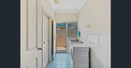 BIG BOLD BEAUTIFUL - Photo 3