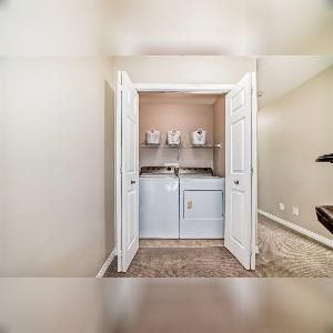 Finished 4 Bed 3.5 Bath Single Garage Duplex Airdrie - Photo 4