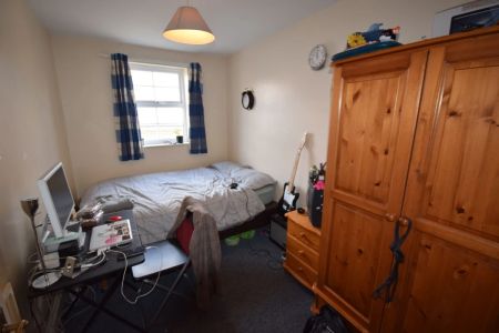 To Rent Queens Road, Westbourne, Bournemouth, BH2 £1,330 pcm Tenancy Info - Photo 4