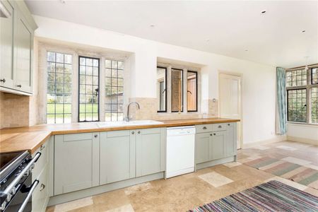 Super family home in this pretty rural setting. - Photo 4