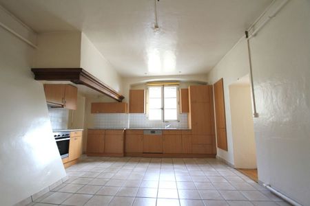 Appartement de 4 pièces situé proche des commerces et des écoles - Photo 2