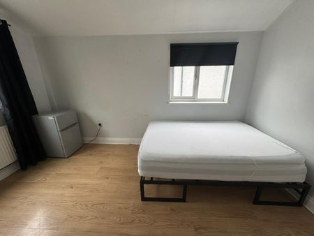 Room in a Shared House, Chandler Avenue, E16 - Photo 3