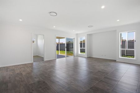 Brand New Executive Residence - Photo 3