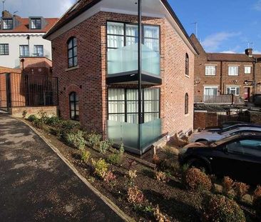 Salisbury Square, Hatfield, AL9 - Photo 1