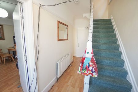 4 Bedroom House To Rent in Ensbury Park - £1,860 pcm Tenancy Info - Photo 4