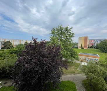 2-Zimmer-Wohnung in der 2. Etage mit verglastem Balkon und Badewanne in Rostock-Toitenwinkel - Foto 2