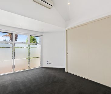 17 Lyell Street, South Melbourne VIC 3205 - House For Rent | Domain - Photo 3