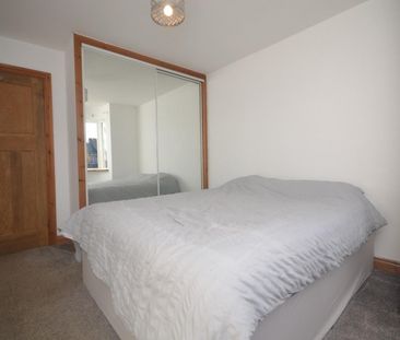 2 bedroom Flat To Let - Photo 2