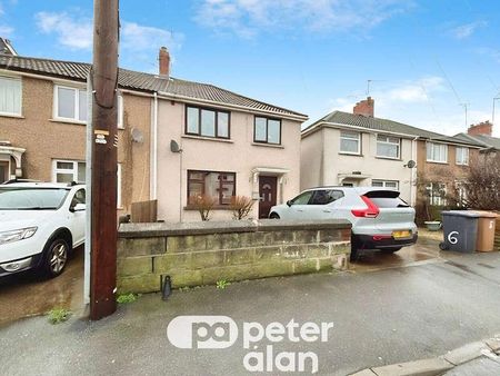 Ty Isaf Park Avenue, Risca, Newport, NP11 - Photo 3