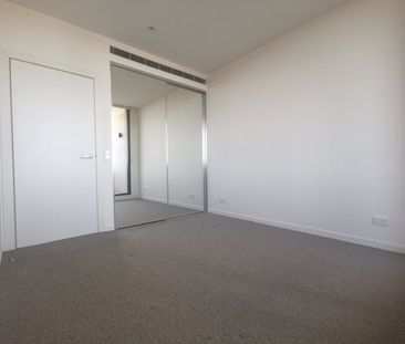 Extra large two bed apartment with dual balcony - Photo 2