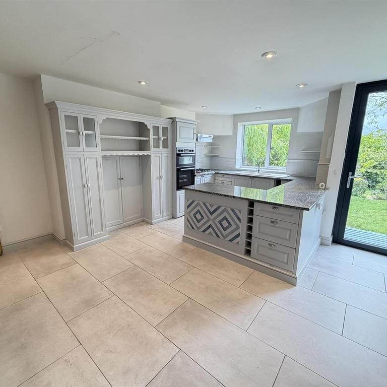 4 bedroom semi-detached house to rent - Photo 1