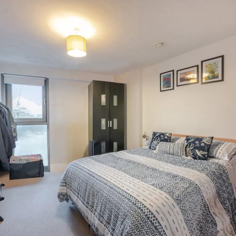 2 bedroom flat in Bridges Court Road - Photo 1