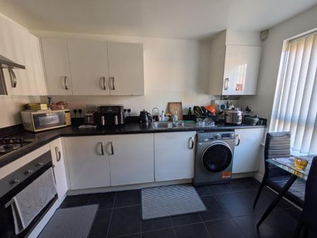 3 bedroom semi-detached house to rent - Photo 4