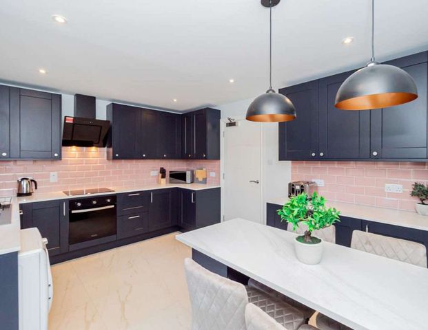 Refurbished Double Room In Abingdon Town Centre Room 6 - Photo 1