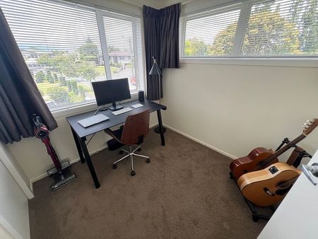 Chic 2BR Unit w/ Balcony in Chartwell - Photo 5