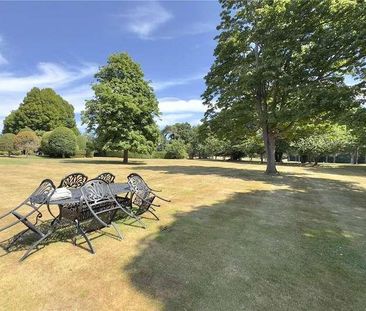 Park Lawn, Farnham Royal, Buckinghamshire, SL2 - Photo 2