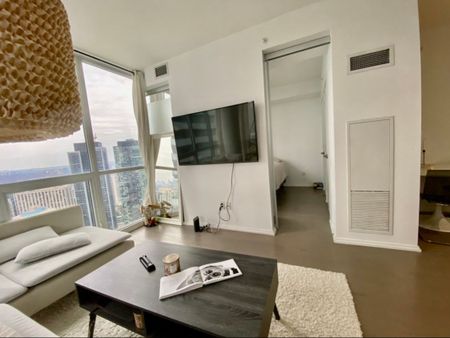 For Lease - 45 Charles Street Unit# 4009, Toronto, Ontario - Photo 5