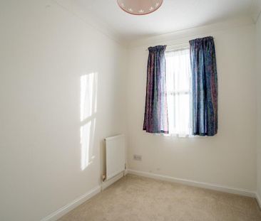 3 bedroom end of terrace house to rent - Photo 4