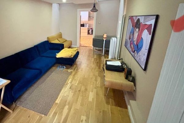 1 Bed Terraced House, St Frideswides Mews, E14 - Photo 1