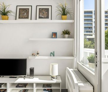 Light-Filled South Yarra Living Moments from Chapel Street - Photo 1