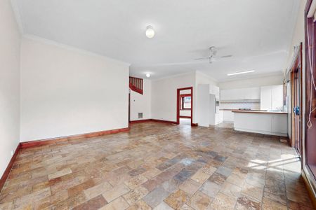 210 Napier Street, Essendon - Photo 3