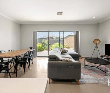 Modern Comfort Meets Convenience - Photo 1