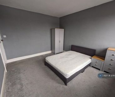 1 bedroom in a flat share to rent - Photo 3